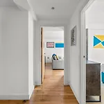 Enchanting Abode -sleeps 6 With Balcony! Bristol