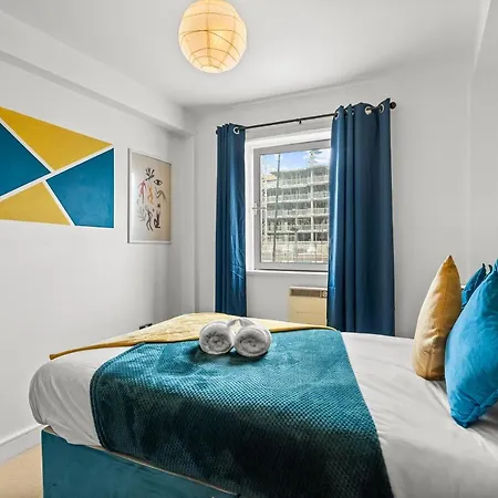 Enchanting Abode -sleeps 6 With Balcony! Апартаменты