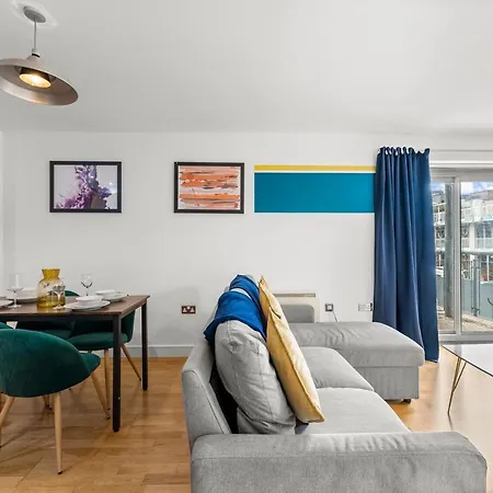 Enchanting Abode -sleeps 6 With Balcony! *