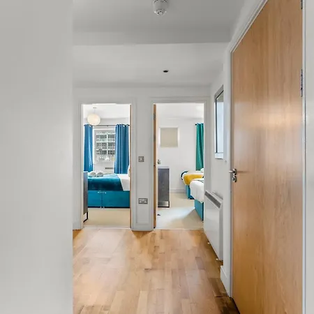 Enchanting Abode -sleeps 6 With Balcony! Бристоль