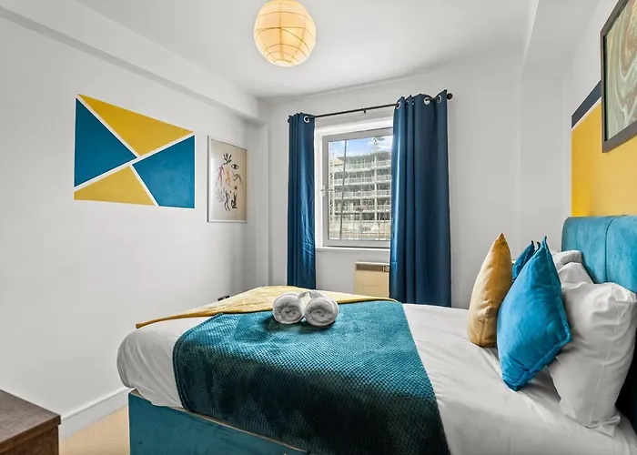 Enchanting Abode -sleeps 6 With Balcony! Appartamento