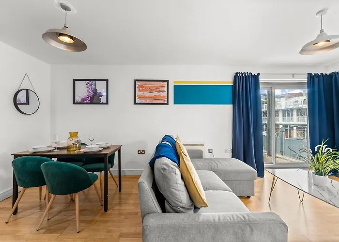 Enchanting Abode -sleeps 6 With Balcony! *