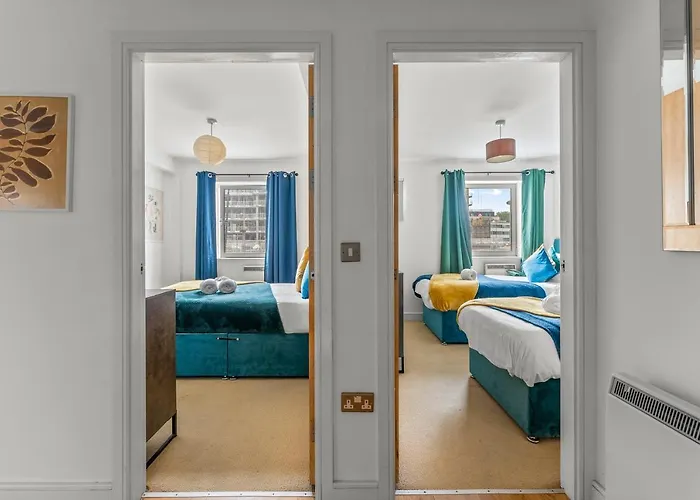 Enchanting Abode -sleeps 6 With Balcony! Appartamento Bristol