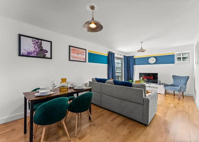 Enchanting Abode -sleeps 6 With Balcony! Appartement Bristol