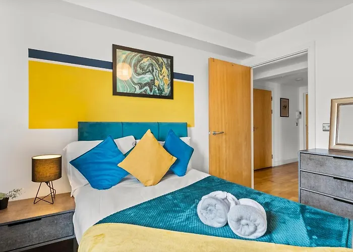 Enchanting Abode -sleeps 6 With Balcony! Διαμέρισμα Μπρίστολ