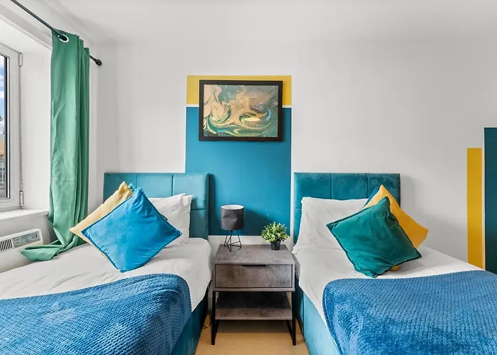 Enchanting Abode -sleeps 6 With Balcony! * Бристоль