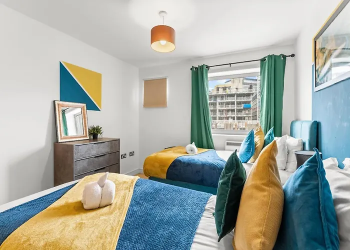 Enchanting Abode -sleeps 6 With Balcony! Апартаменты Бристоль